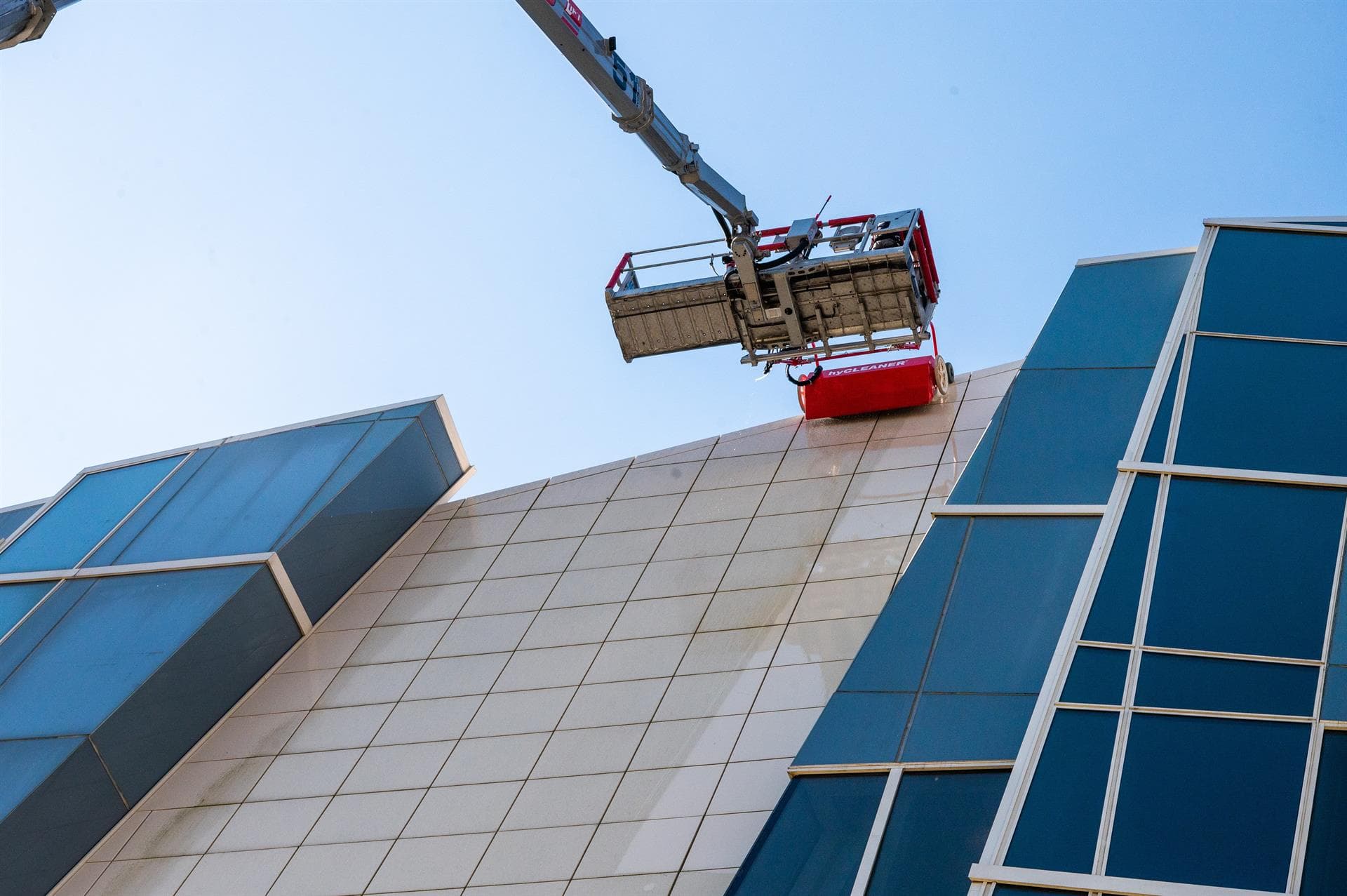 Trabajos de A. Piñeiro Lift con hyCLEANER®